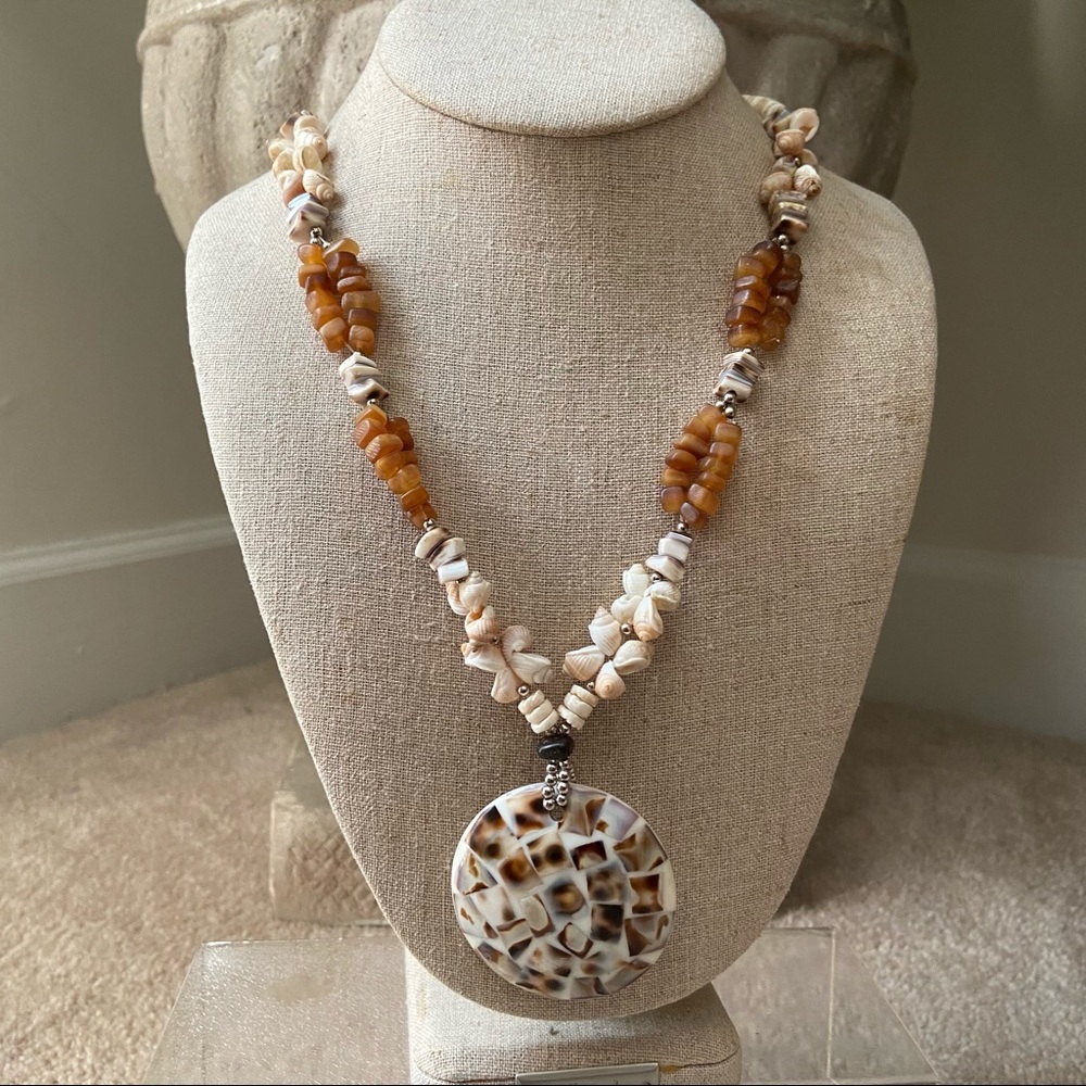 Vintage tan wood shell bead medallion necklace